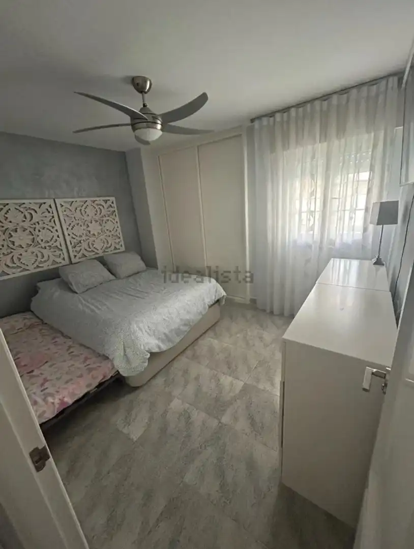 Habitación de Piso en venta en Almería con Terraza y Piscina comunitaria