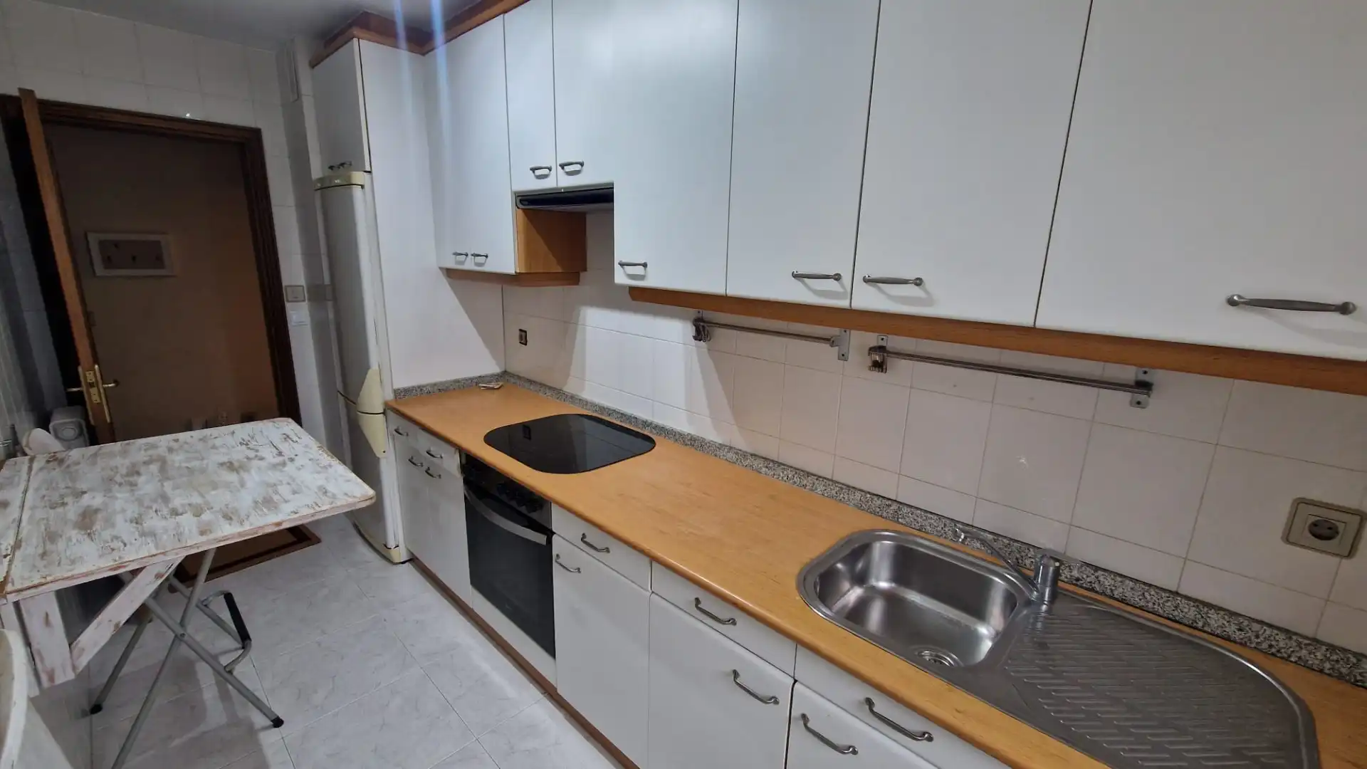 Kitchen of Duplexes for rent in Santiago de Compostela   with Heating, Parquet flooring and Oven