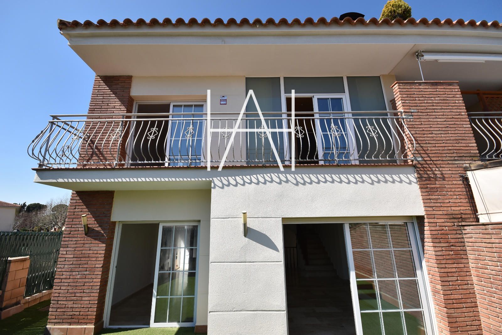 Exterior view of House or chalet for sale in Sant Vicenç de Montalt  with Air Conditioner, Heating and Terrace