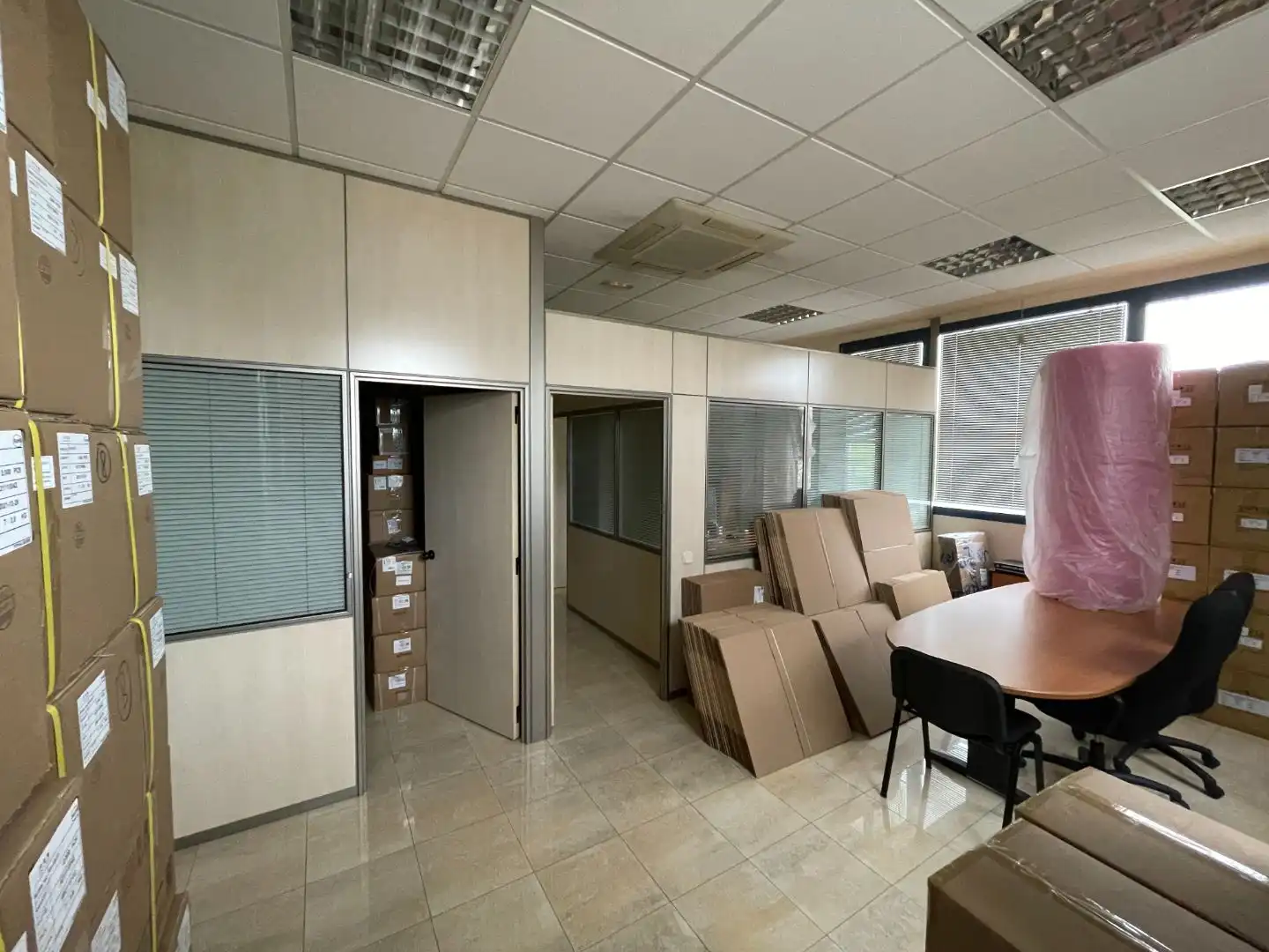 Office for sale in Alcalá de Henares  with Air Conditioner, Heating and Furnished