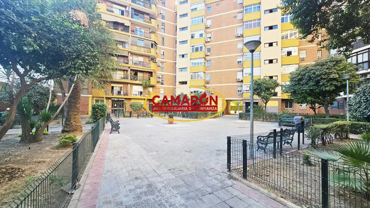 Vista exterior de Planta baixa en venda en Sevilla amb Terrassa, Balcó i Piscina comunitària