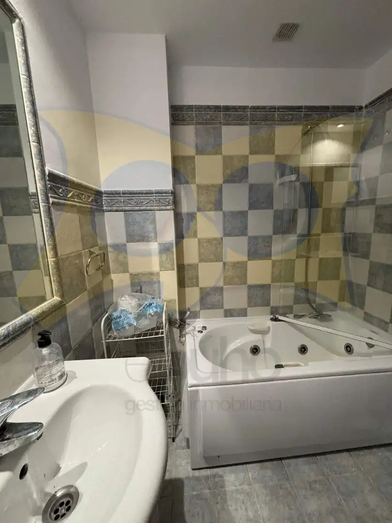 Bathroom of Flat for sale in Salamanca  with Heating, Parquet flooring and Washing machine