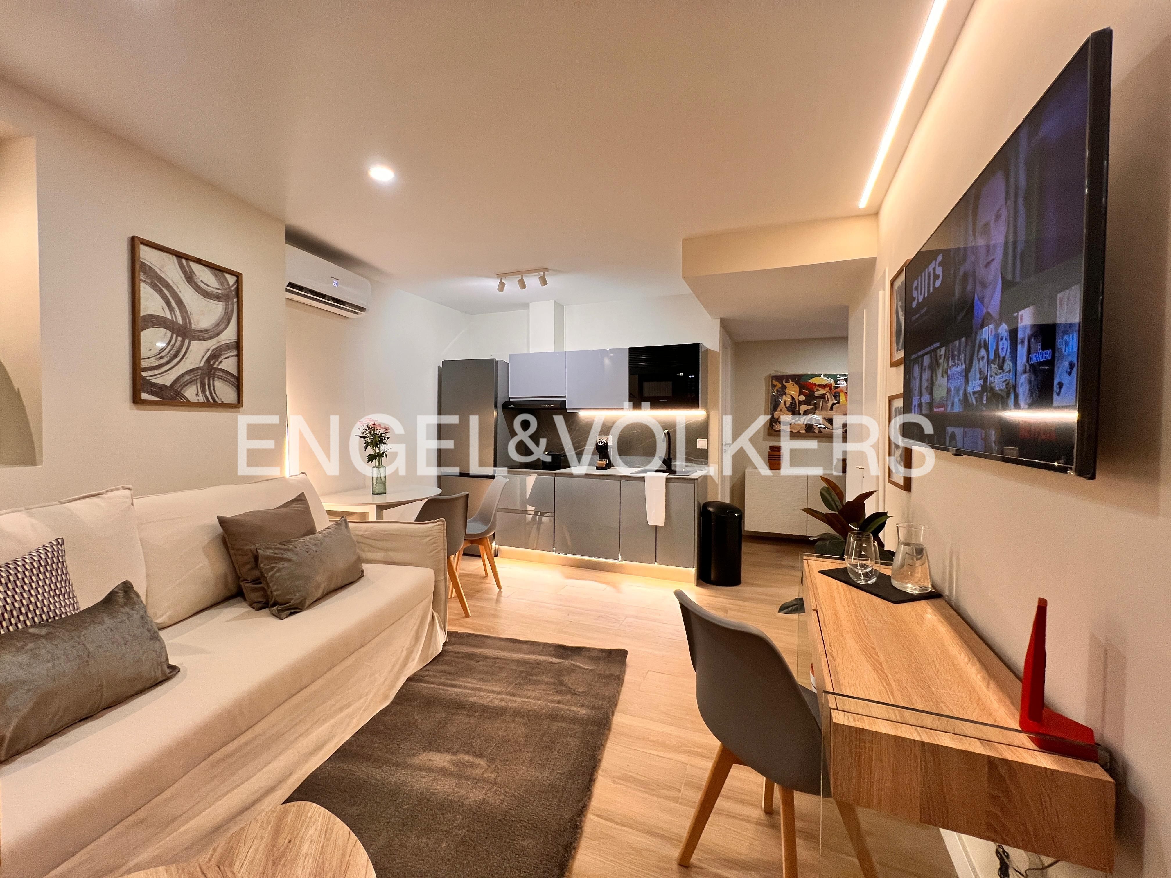 Sala de estar de Apartamento de alquiler en  Madrid Capital con Aire acondicionado, Calefacción y Amueblado