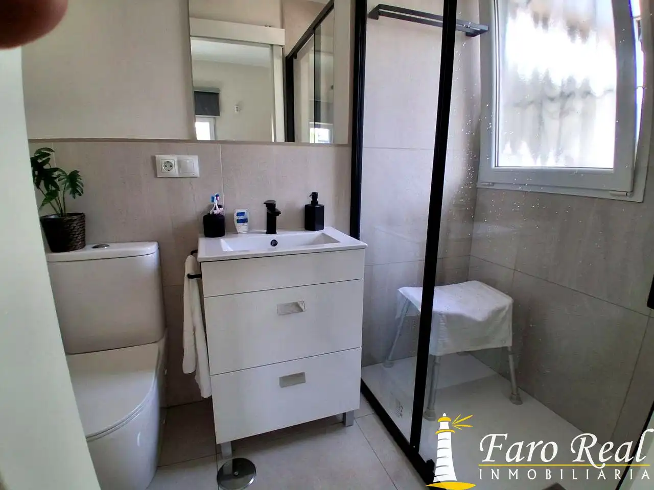Baño de Apartamento de alquiler en Sanlúcar de Barrameda con Aire acondicionado y Amueblado