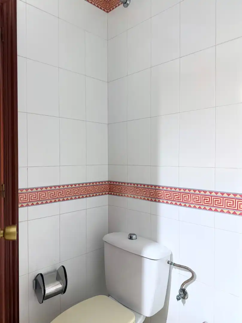 Bany de Pis en venda en Sevilla amb Aire condicionat, Calefacció i Terrassa