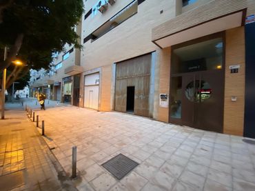 Local comercial de lloguer a Calle de Benizalón