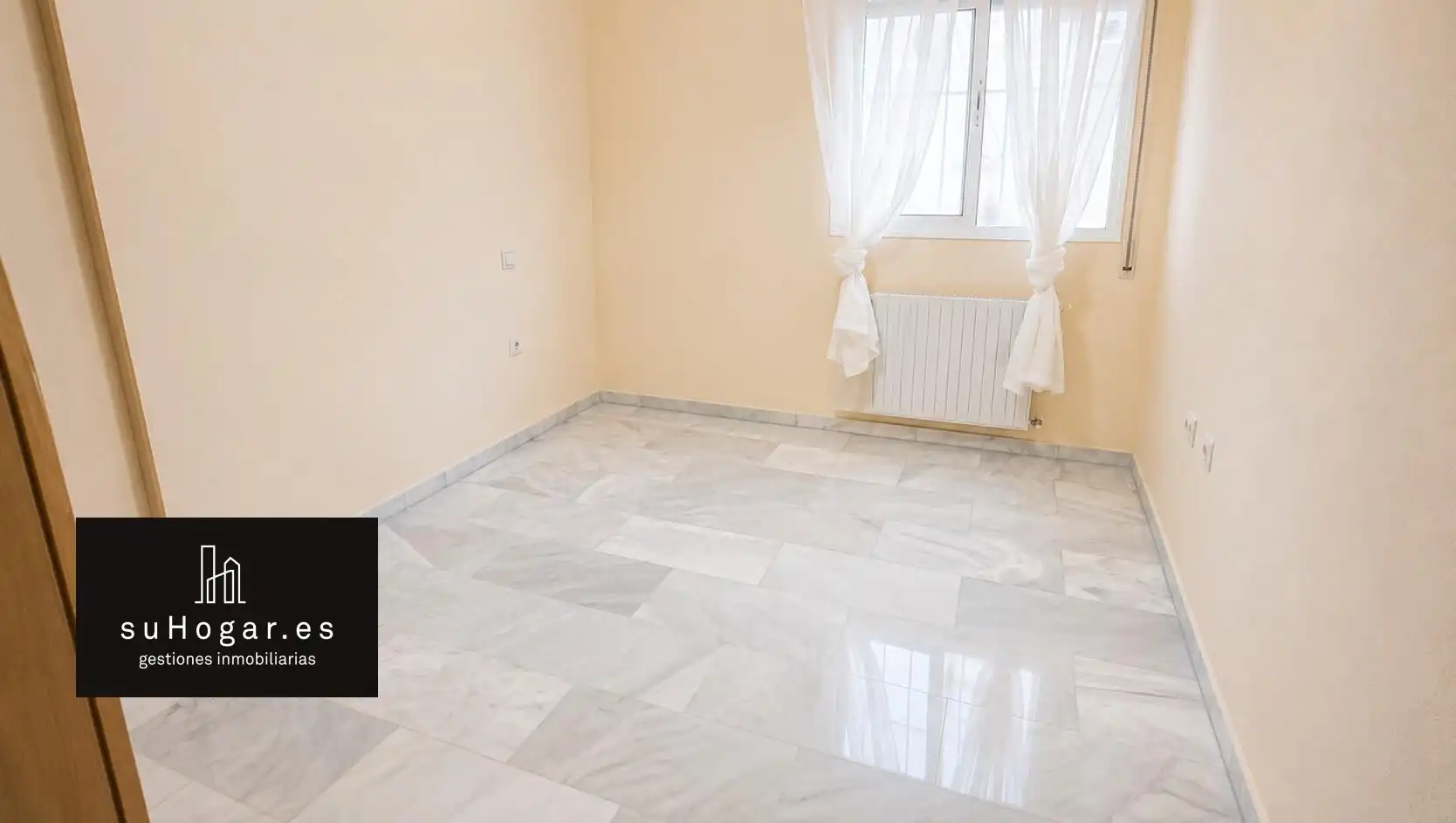 Habitación de Apartamento de alquiler en Badajoz con Aire acondicionado, Amueblado y Balcón