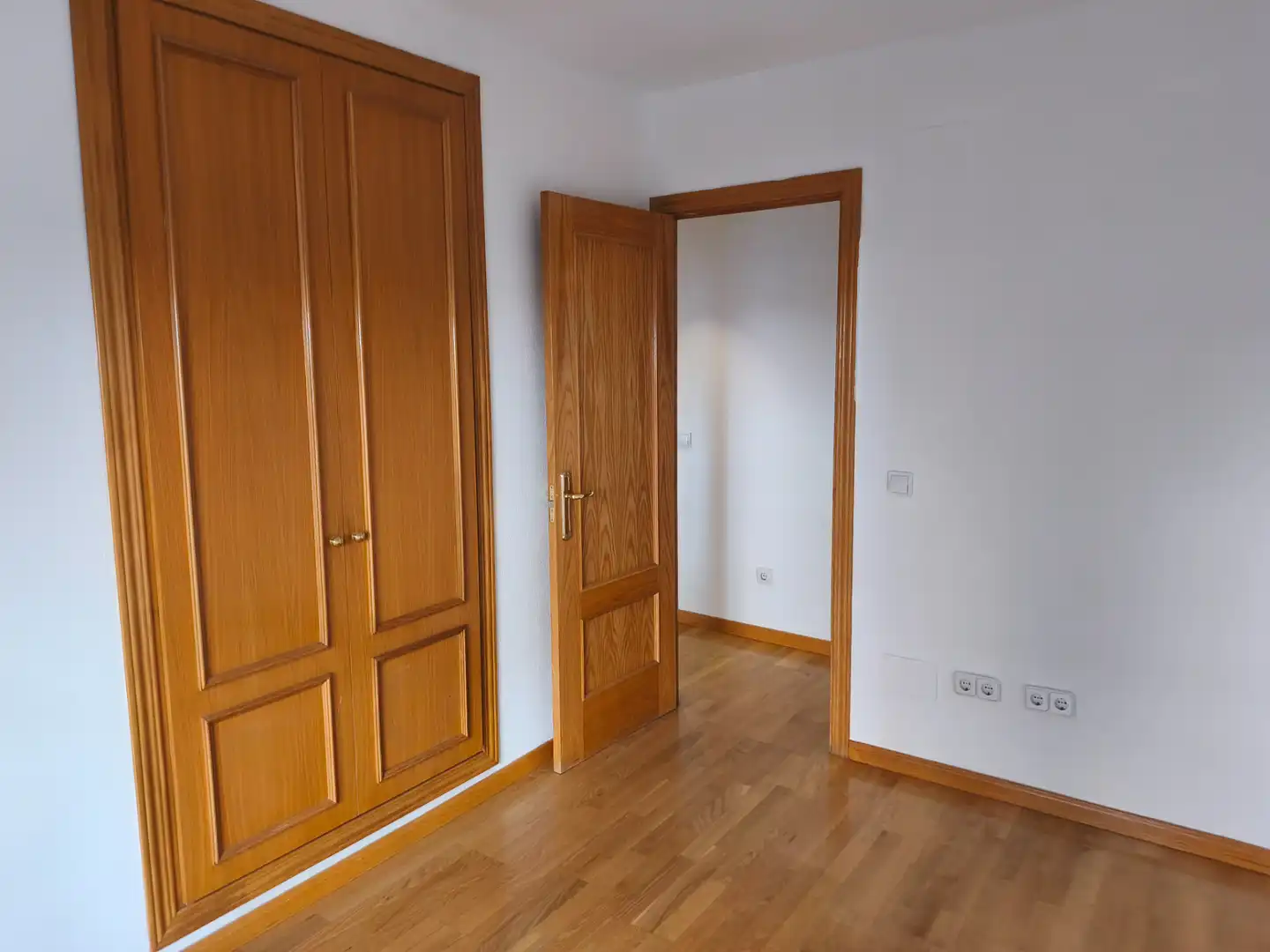 Bedroom of Flat for rent in Madrid  with Air Conditioner, Heating and Private garden