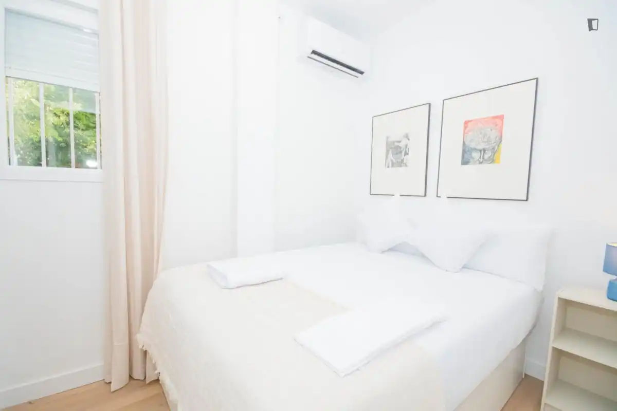 Schlafzimmer von Wohnungen zur Miete in Madrid mit Klimaanlage, Möbliert und Waschmaschine