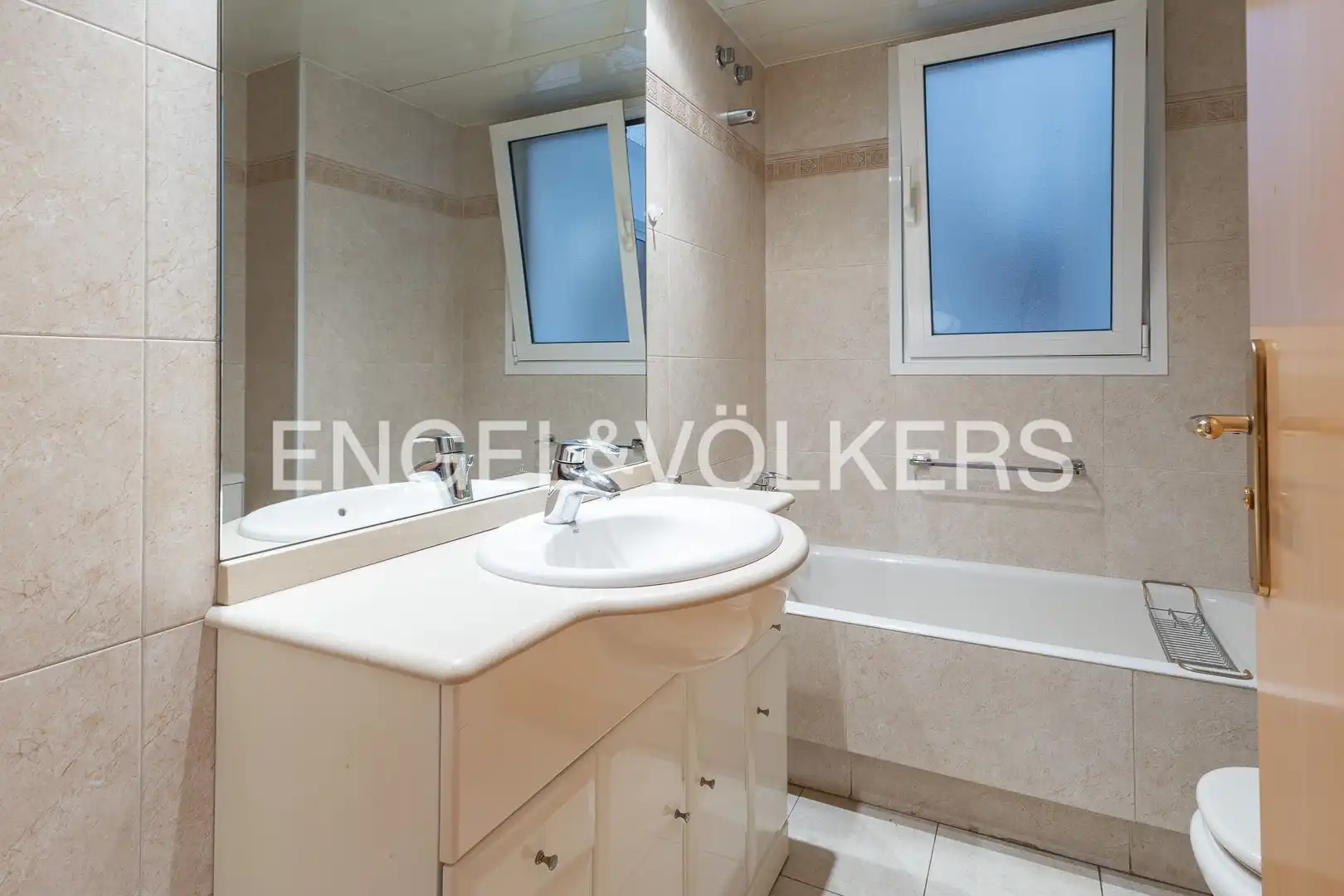 Bathroom of Flat for sale in Mataró  with Air Conditioner, Heating and Parquet flooring