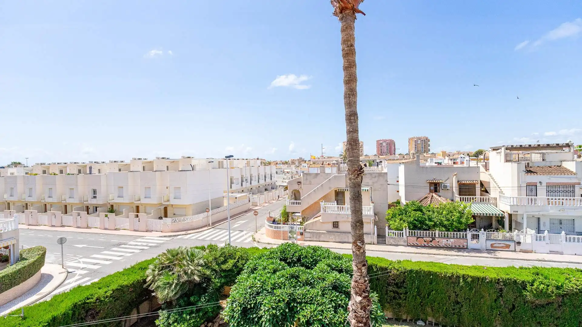 Außenansicht von Wohnungen zum Verkauf in Torrevieja mit Terrasse und Gemeinschaftspool