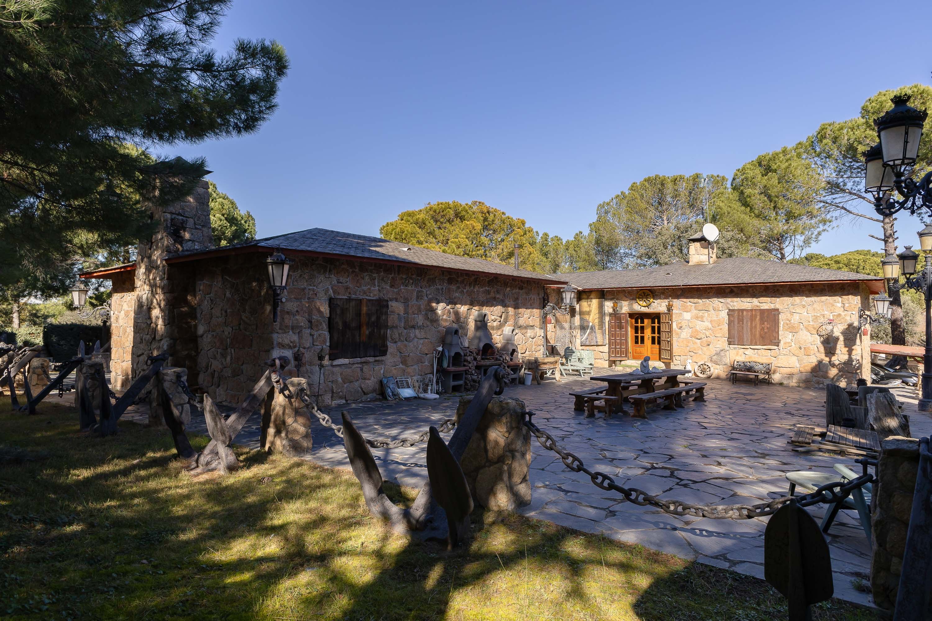 Vista exterior de Casa o xalet en venda en Boadilla del Monte amb Calefacció, Jardí privat i Piscina