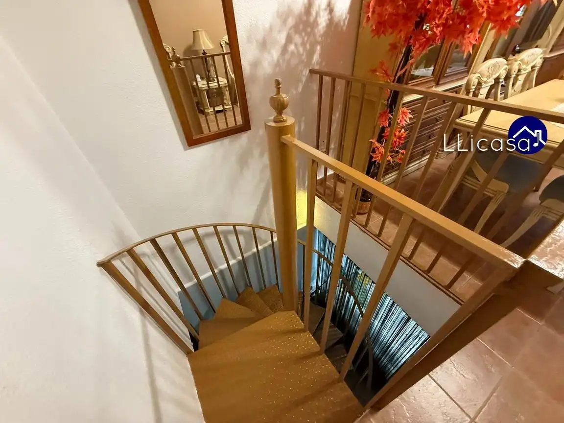 Casa adosada en venta en La Pobla de Vallbona con Aire acondicionado, Jardín privado y Terraza