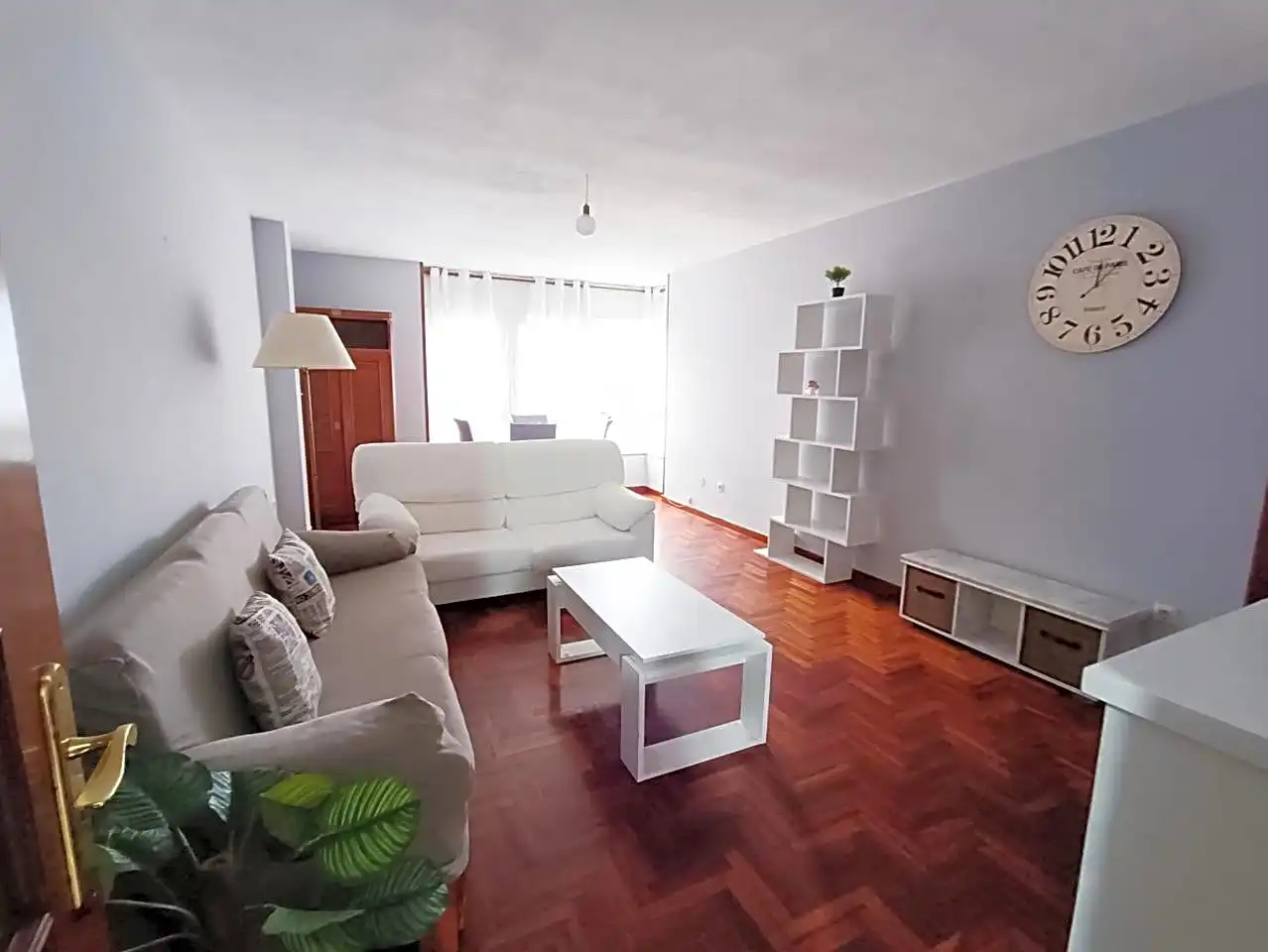 Wohnzimmer von Wohnung zur Miete in Poio mit Möbliert