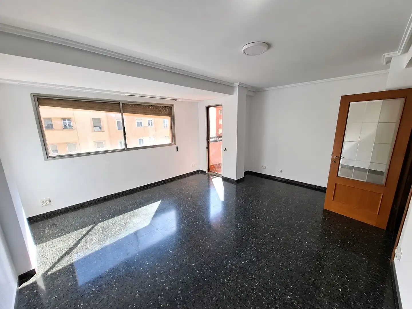 Sala d'estar de Pis de lloguer en Valencia amb Aire condicionat, Jardí privat i Balcó