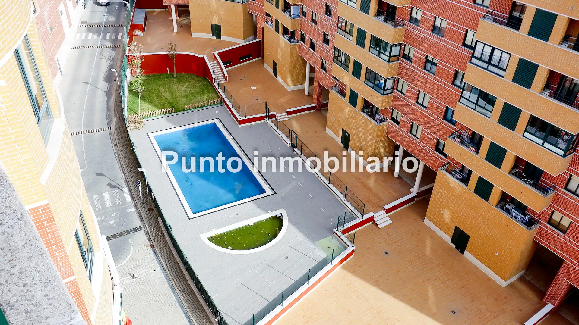 Schwimmbecken von Dachboden zur Miete in Valladolid mit Klimaanlage, Heizung und Parkett