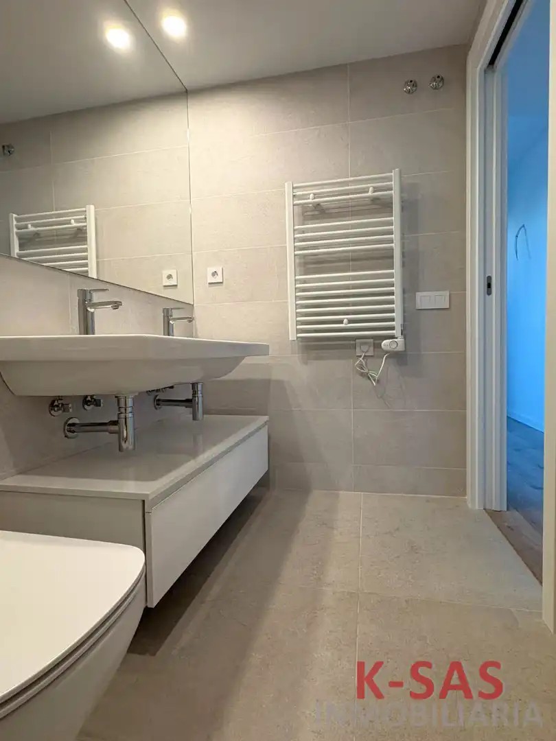 Bathroom of Flat for rent in Montesa