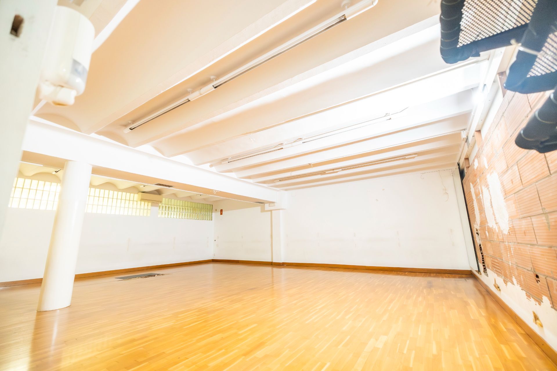 Premises for sale in  Barcelona Capital  with Air Conditioner and Alarm