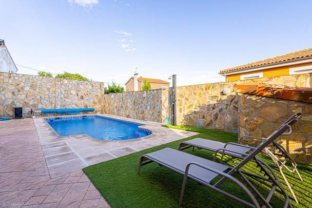 Casa-chalet en Venta en Calle de los Valles en Serranillos del Valle