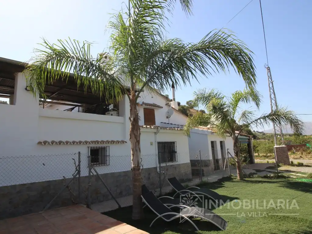 Vista exterior de Casa o xalet en venda en Álora amb Aire condicionat, Jardí privat i Terrassa