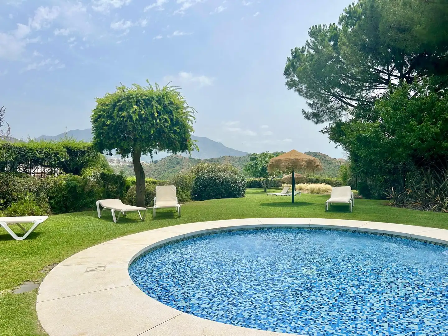 Garten von Wohnungen zum Verkauf in Benahavís mit Klimaanlage, Terrasse und Abstellraum