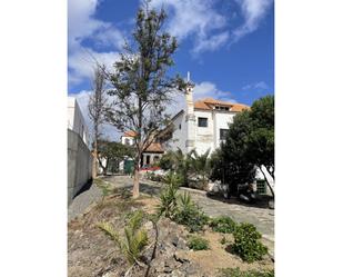 Vista exterior de Casa o xalet en venda en Las Palmas de Gran Canaria amb Jardí privat, Terrassa i Piscina