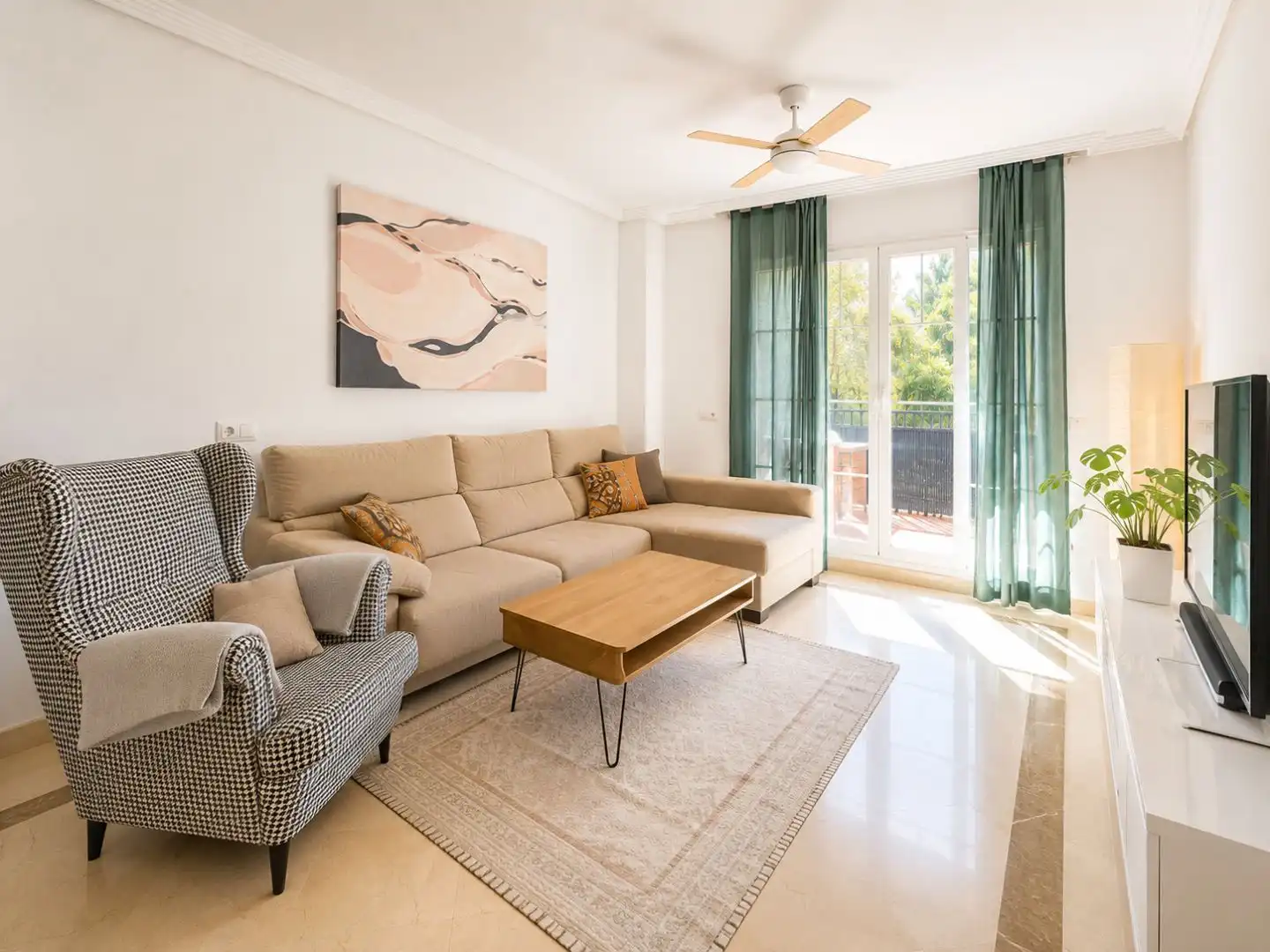 Sala de estar de Piso en venta en Benahavís con Aire acondicionado y Terraza