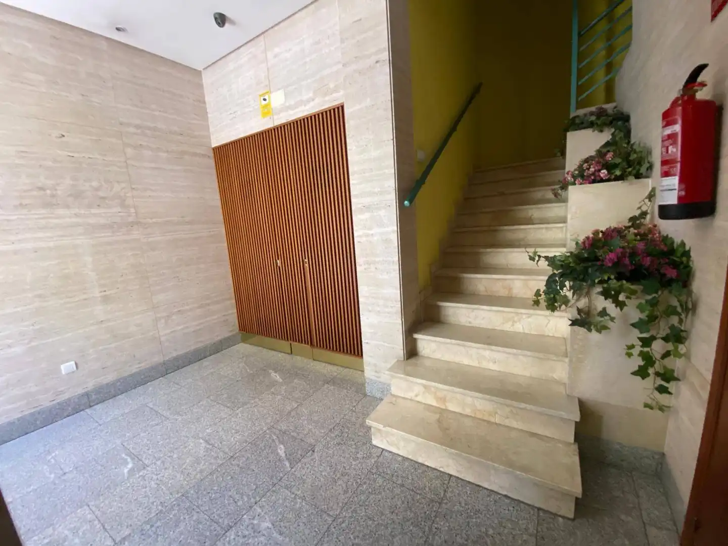 Apartament de lloguer a Calle Lancia, San Claudio - La Chantría