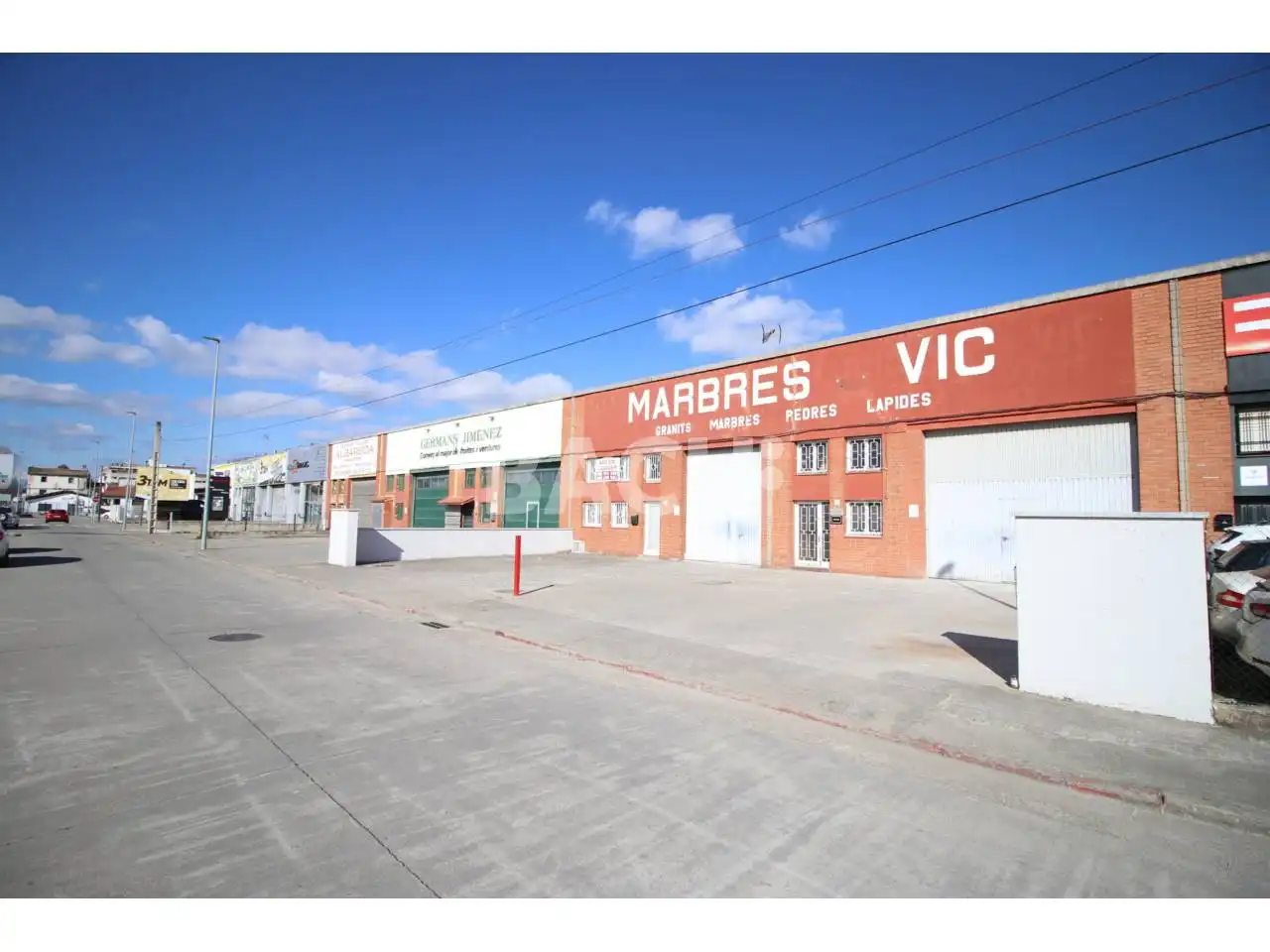 Vista exterior de Nave industrial de alquiler en Vic