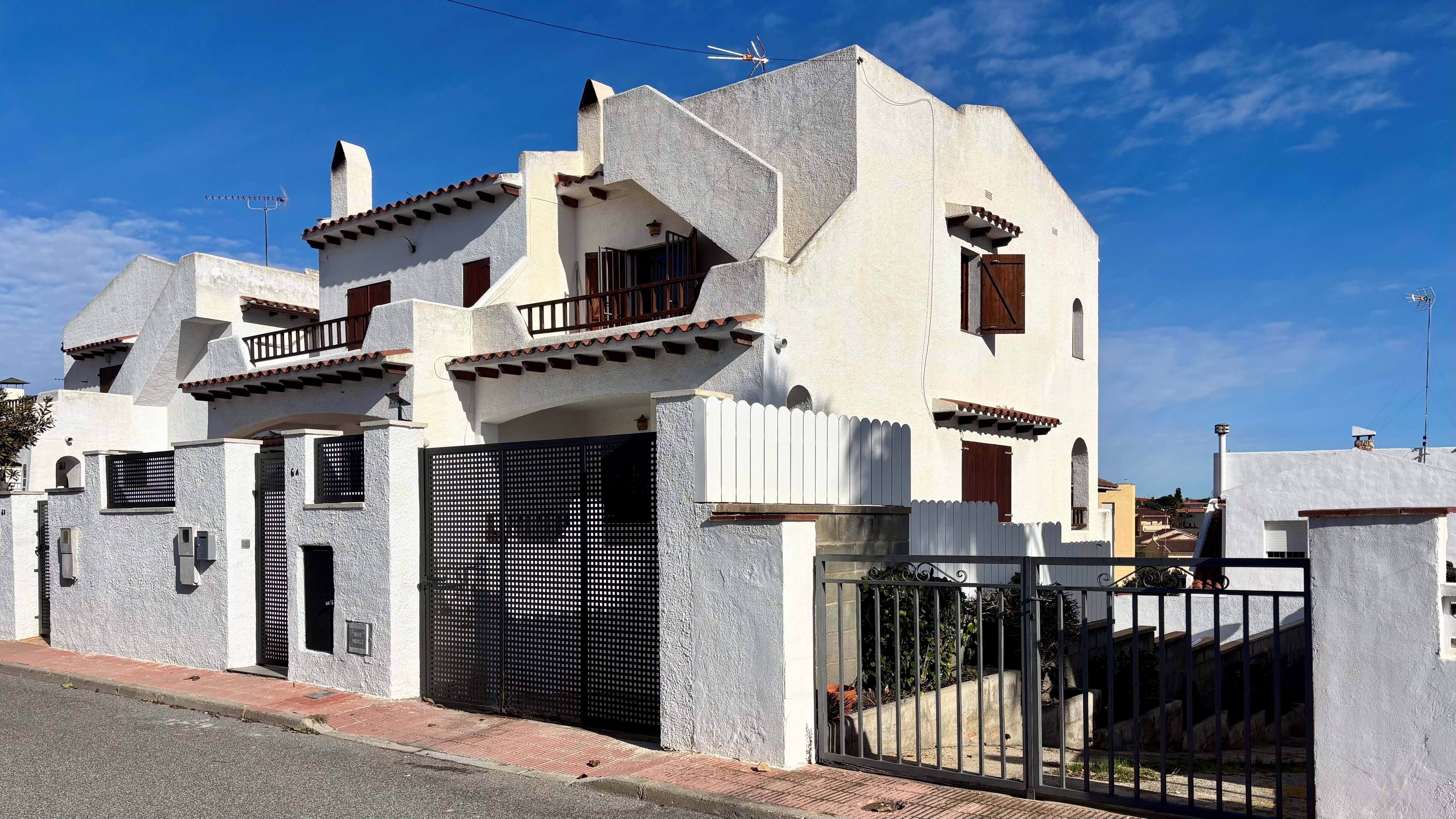 Exterior view of Single-family semi-detached for sale in Torredembarra