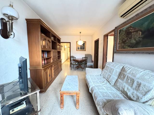 Piso en Venta en Carrer de la Corunya en El Camp de l'Arpa del Clot