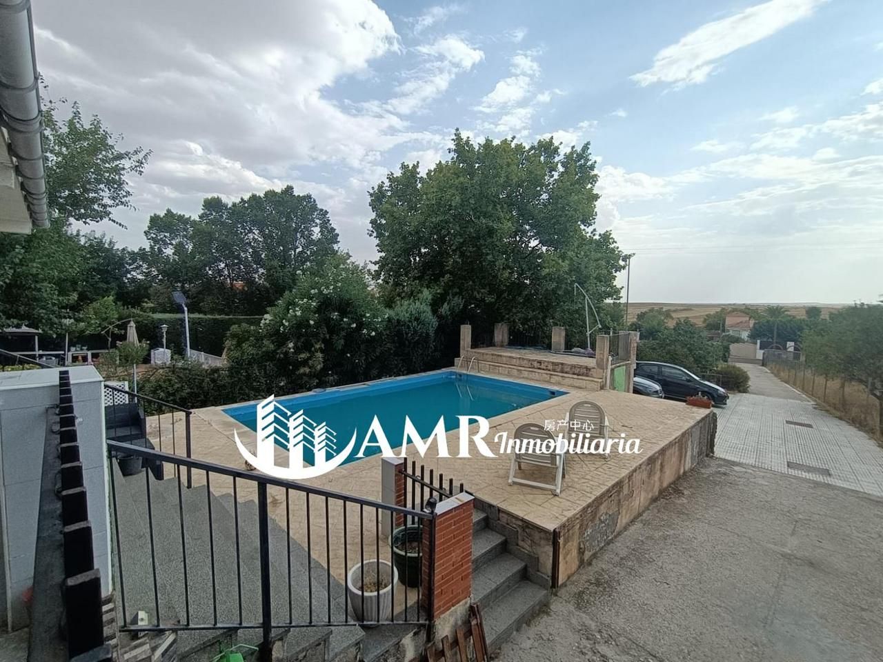 Vista exterior de Casa o xalet en venda en Palomeque amb Calefacció, Jardí privat i Traster