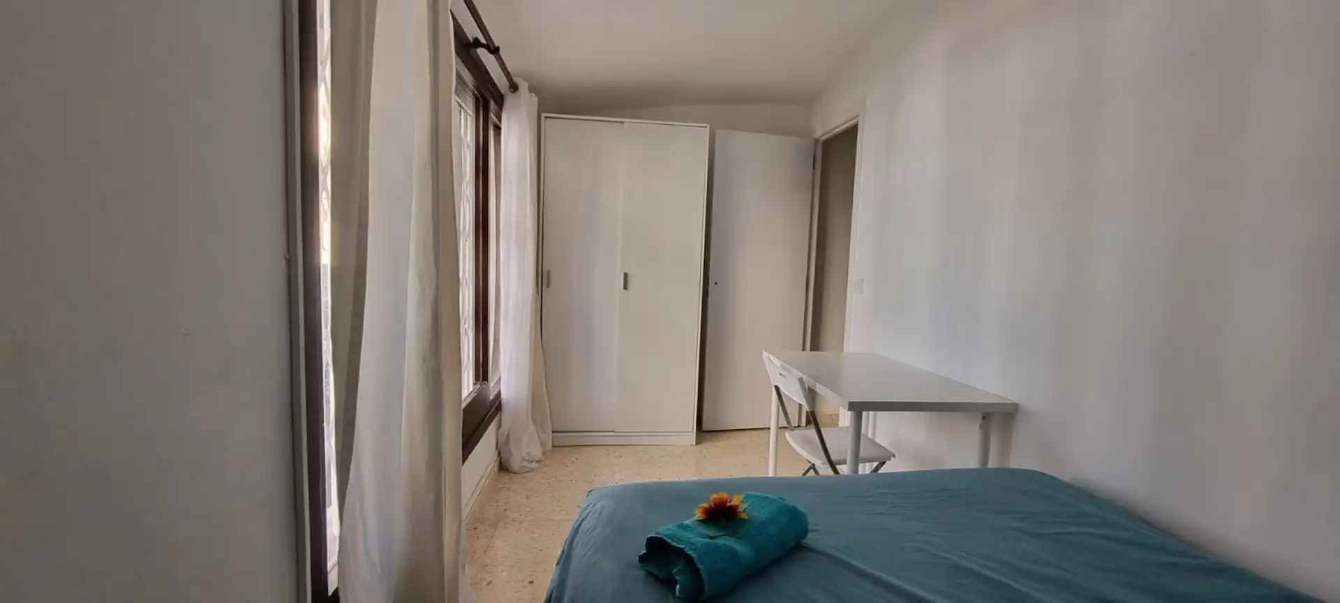 Dormitori de Pis per a compartir en Barcelona amb Aire condicionat, Calefacció i Rentadora
