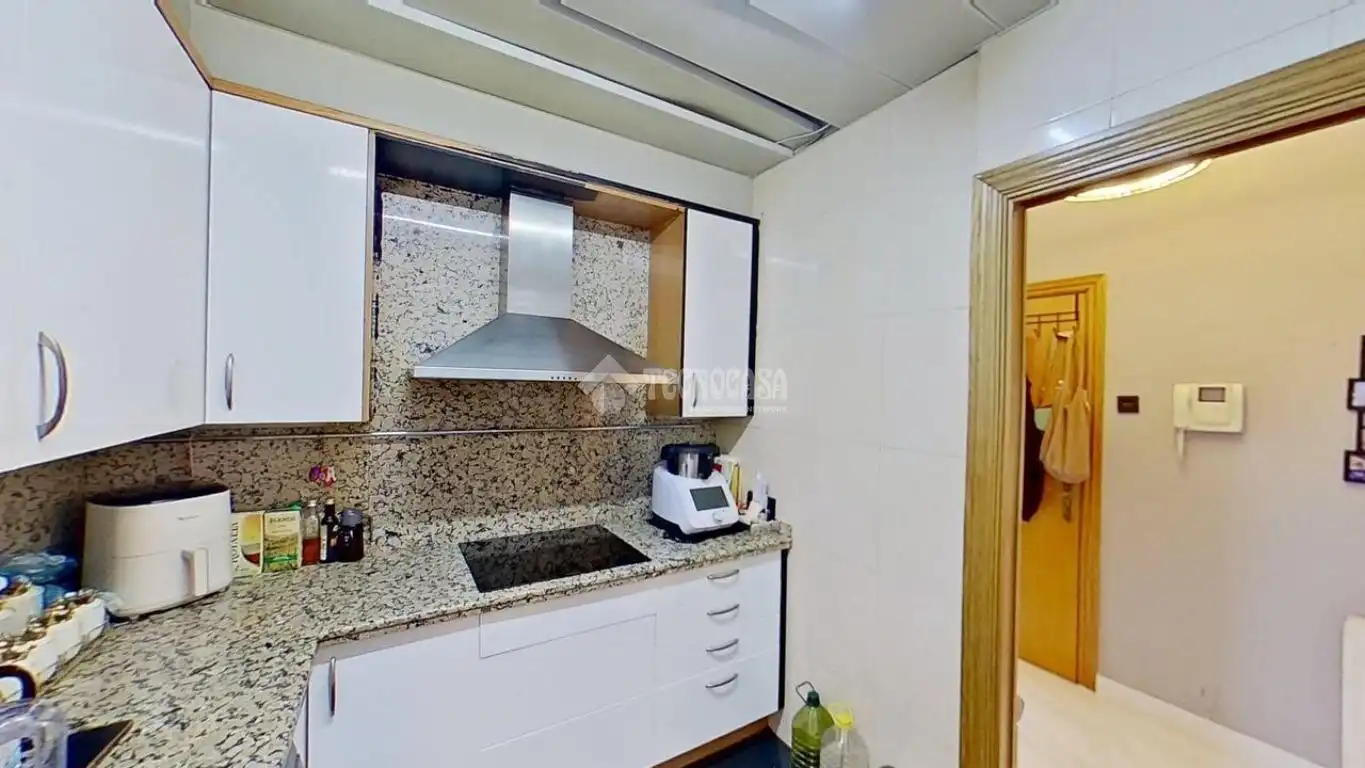 Cuina de Casa adosada en venda en Manresa amb Terrassa