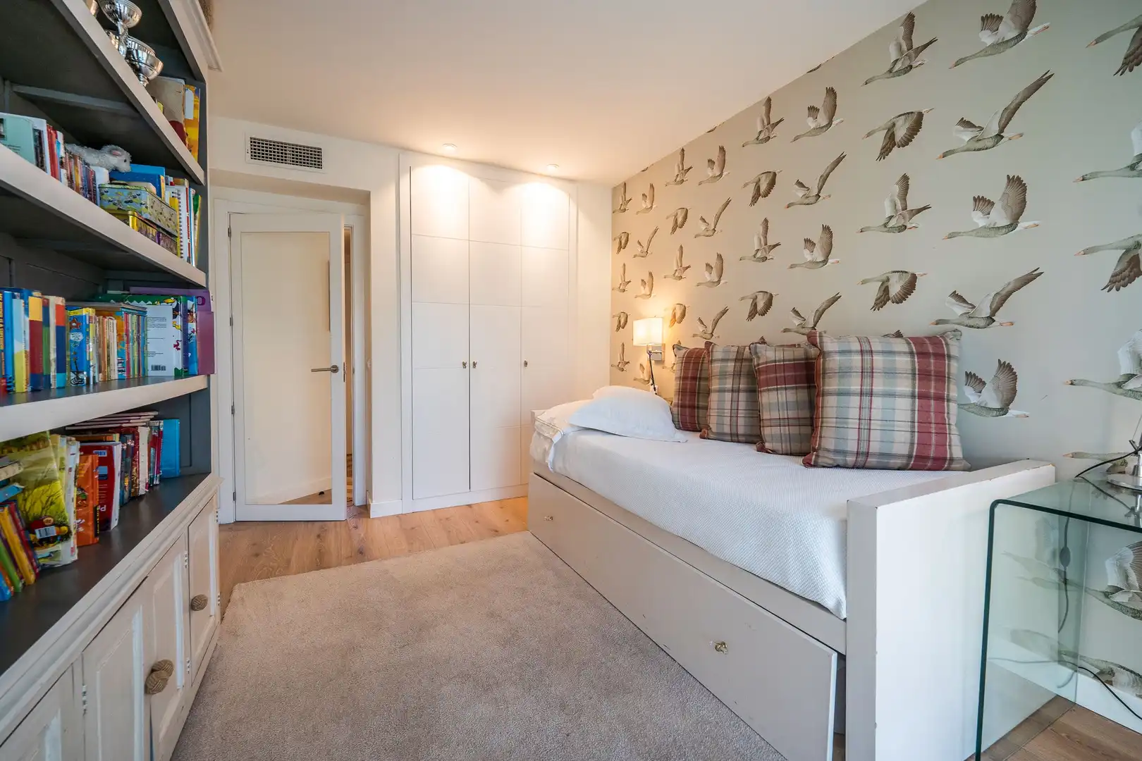 Bedroom of Flat for sale in La Moraleja  with Air Conditioner, Heating and Private garden