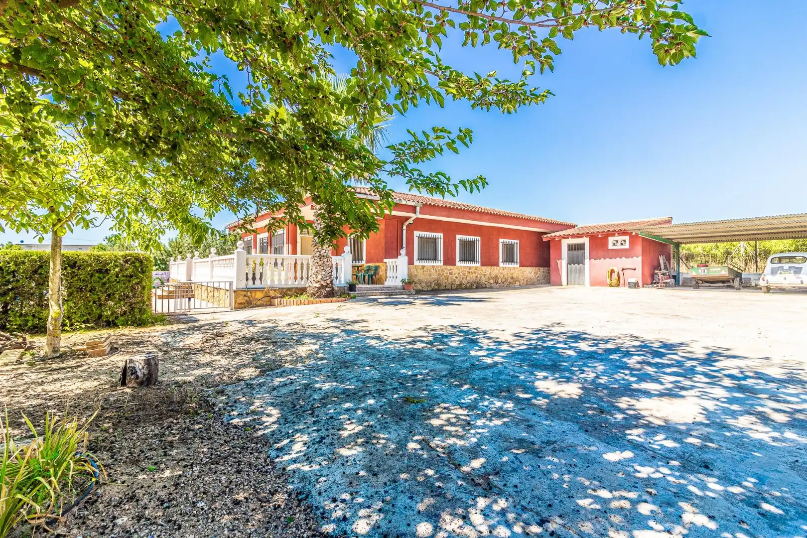 Außenansicht von Haus oder Chalet zum Verkauf in Carlet mit Privatgarten, Terrasse und Schwimmbad