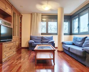 Living room of Flat for sale in  Logroño  with Air Conditioner, Heating and Parquet flooring