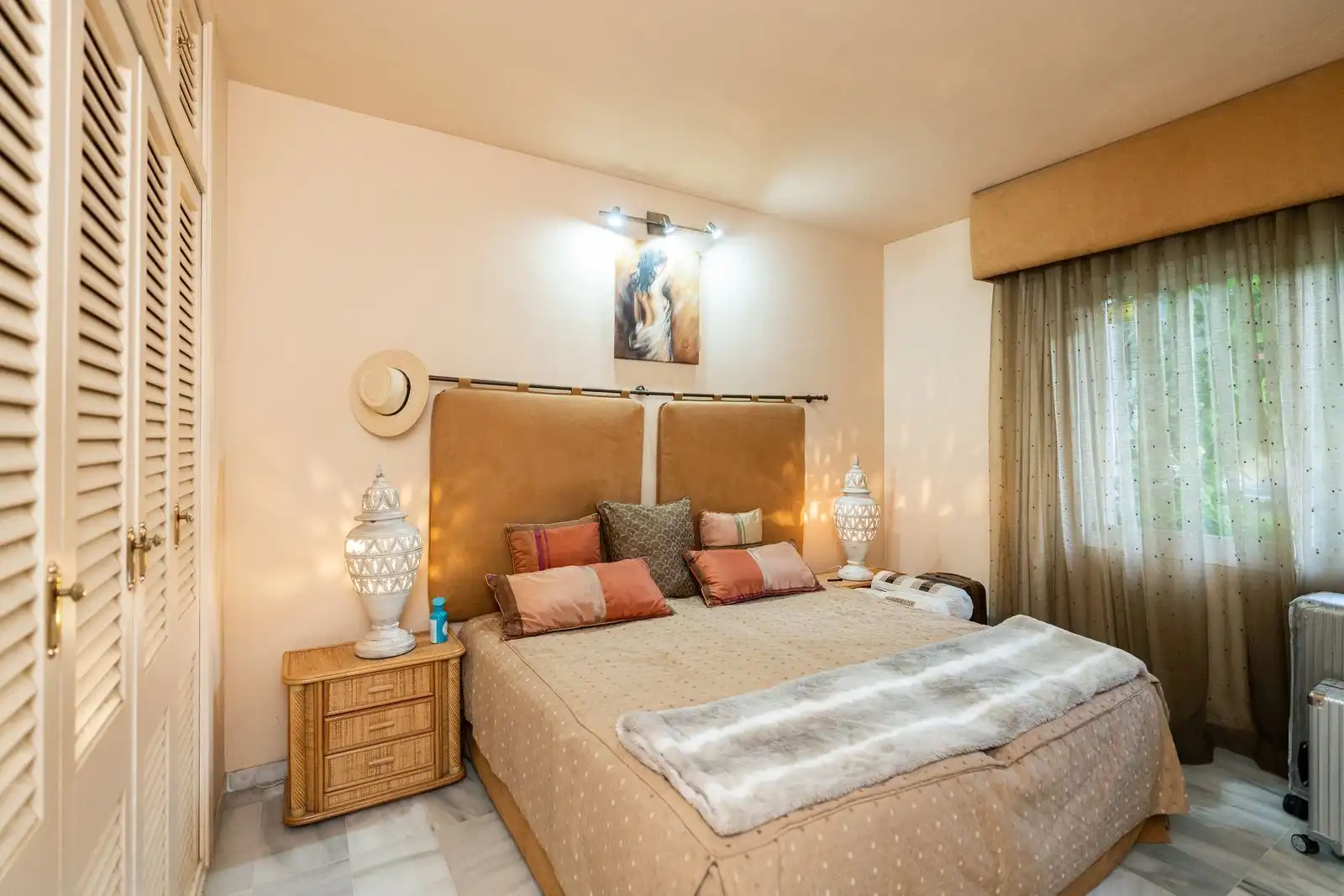 Dormitori de Apartament en venda en Estepona amb Terrassa, Traster i Moblat