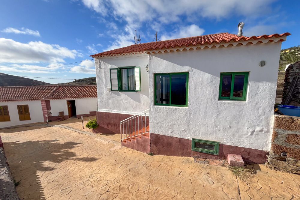 Vista exterior de Finca rústica en venda en Alajeró amb Moblat