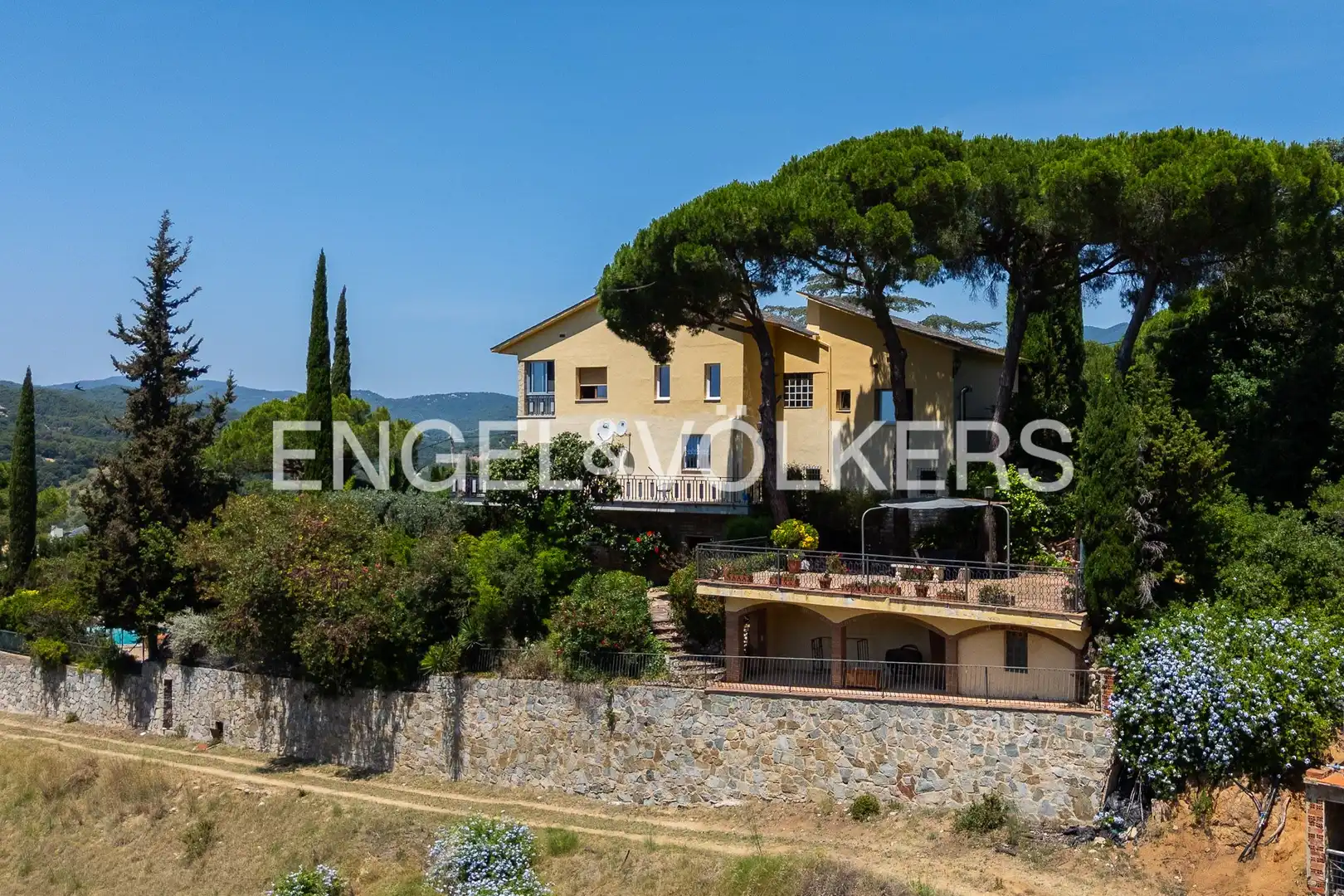 Casa amb terrassa en venda a Sant Cebrià de Vallalta, imagen 2