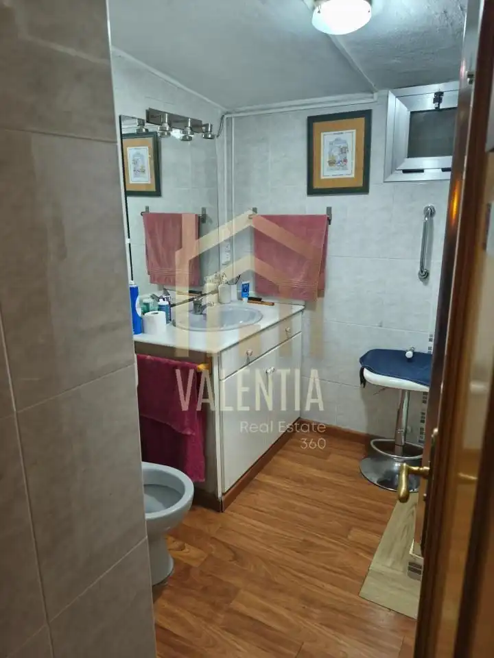 Bathroom of Houses for sale in Buñol  with Air Conditioner, Furnished and Alarm