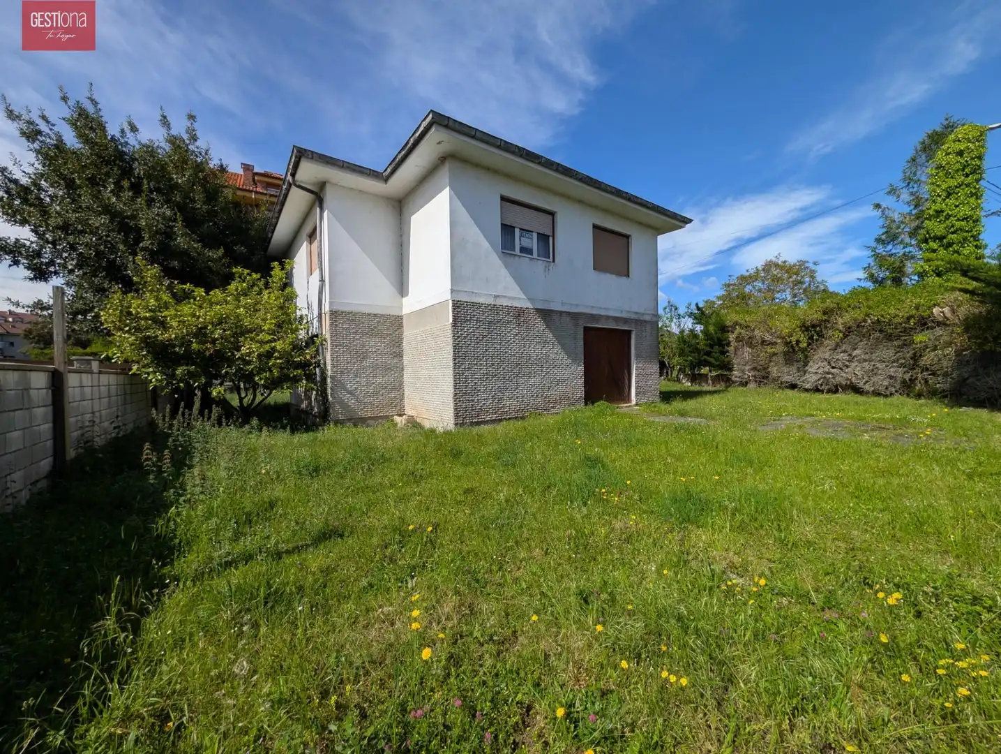 Vista exterior de Casa o chalet en venta en Noja con Jardín privado, Terraza y Balcón