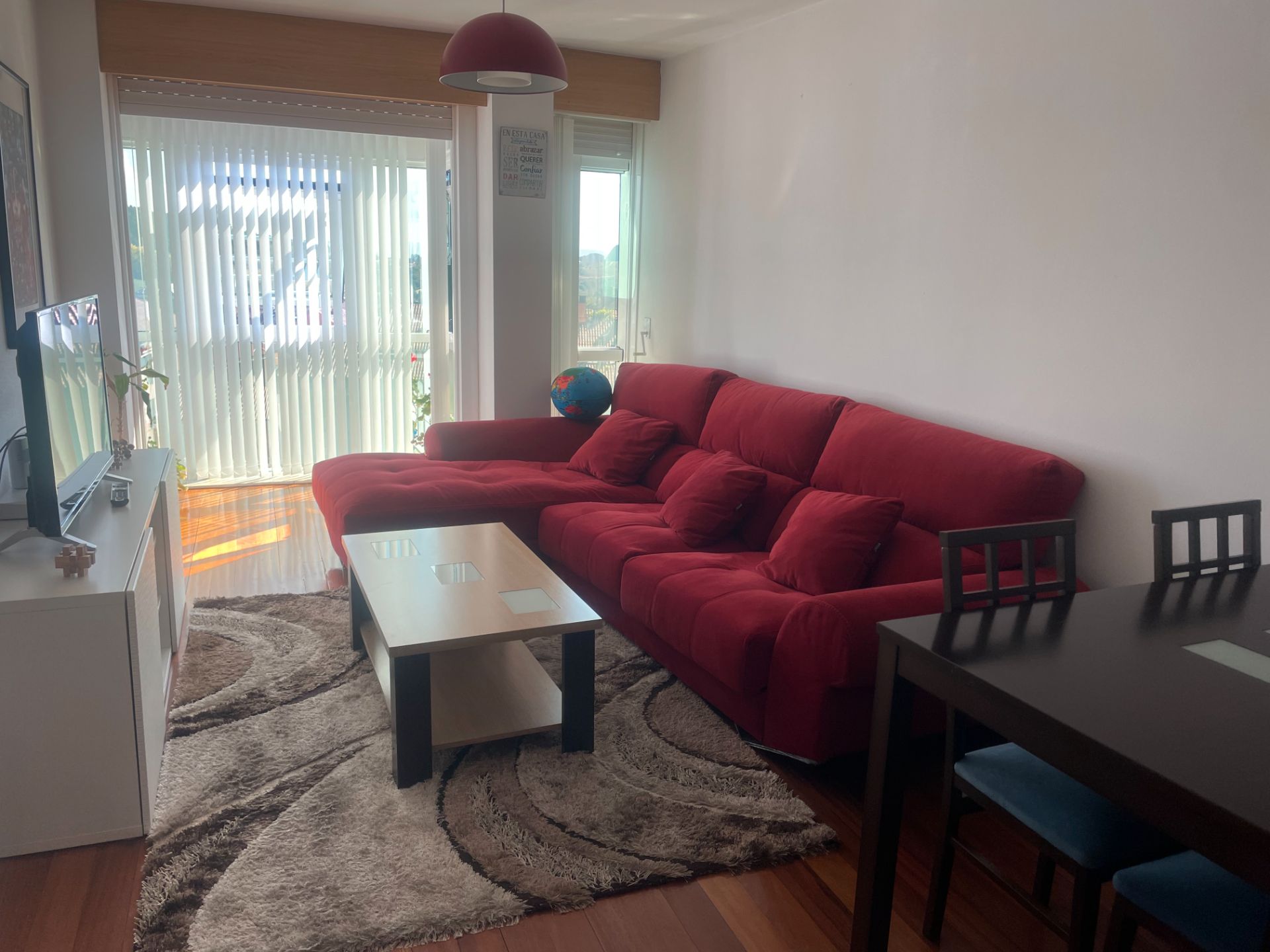 Living room of Flat to rent in Santiago de Compostela   with Parquet flooring, Furnished and Oven