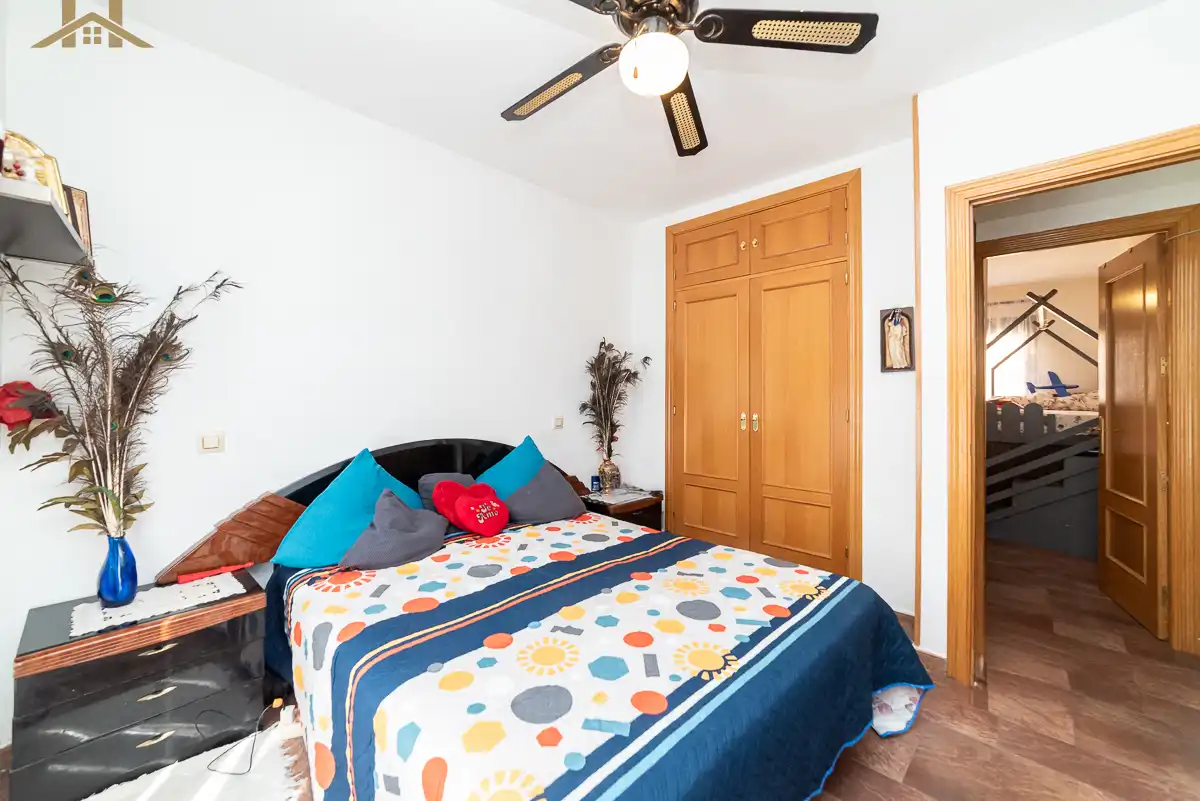 Schlafzimmer von Einfamilien-Reihenhaus zum Verkauf in Sevilla la Nueva