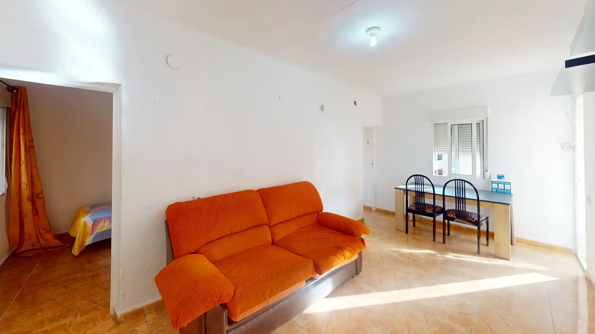 Sala de estar de Piso en venta en Almería con Amueblado, Balcón y Alarma