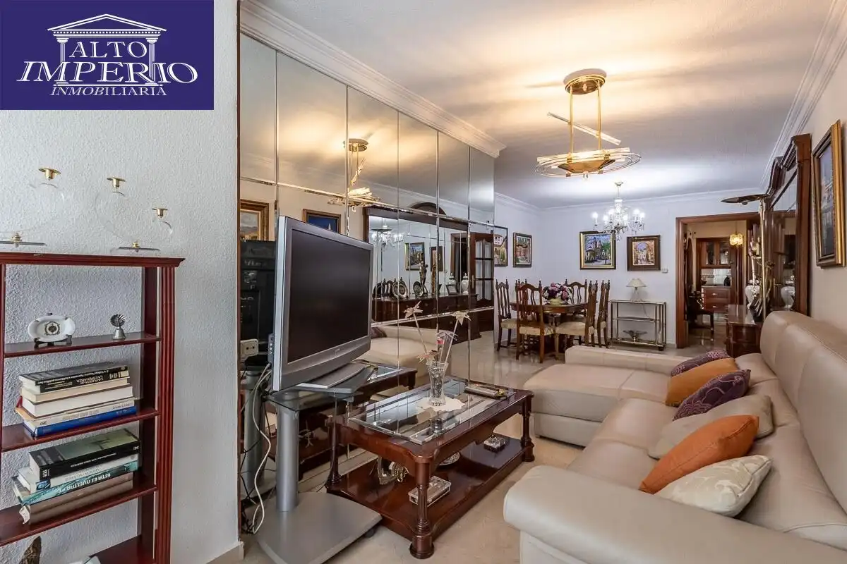 Piso con ascensor en venta en Calle ARQUITECTO JIMENEZ LACAL, imagen 5