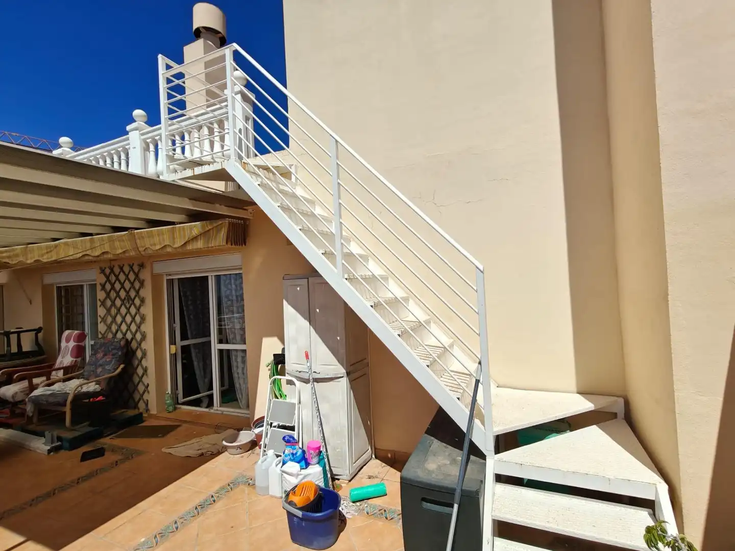 Terraza de Ático de alquiler en Benalmádena con Aire acondicionado, Jardín privado y Amueblado