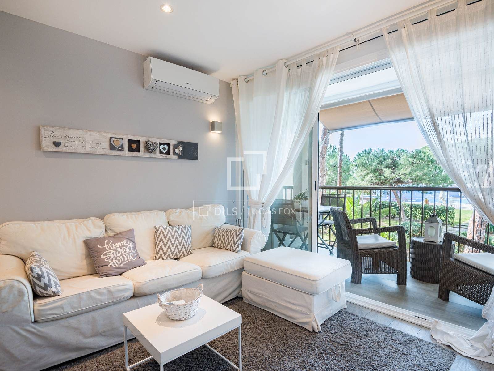 Sala d'estar de Pis en venda en Gavà amb Aire condicionat, Calefacció i Jardí privat