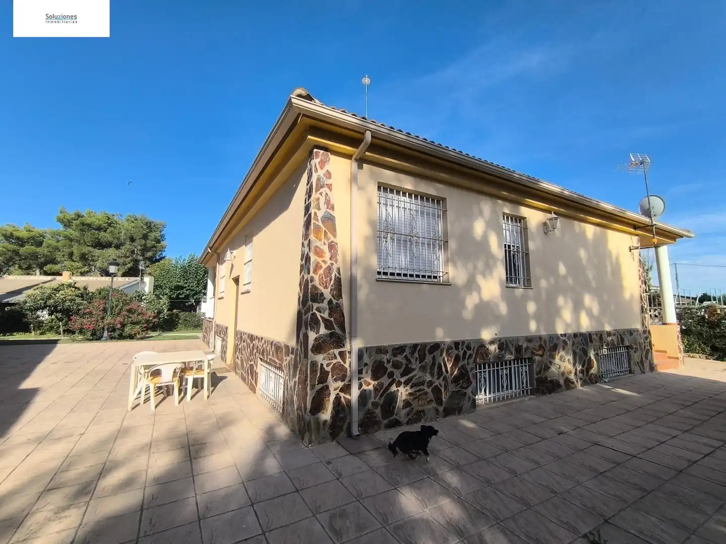Vista exterior de Casa o xalet en venda en Albacete amb Aire condicionat, Calefacció i Jardí privat