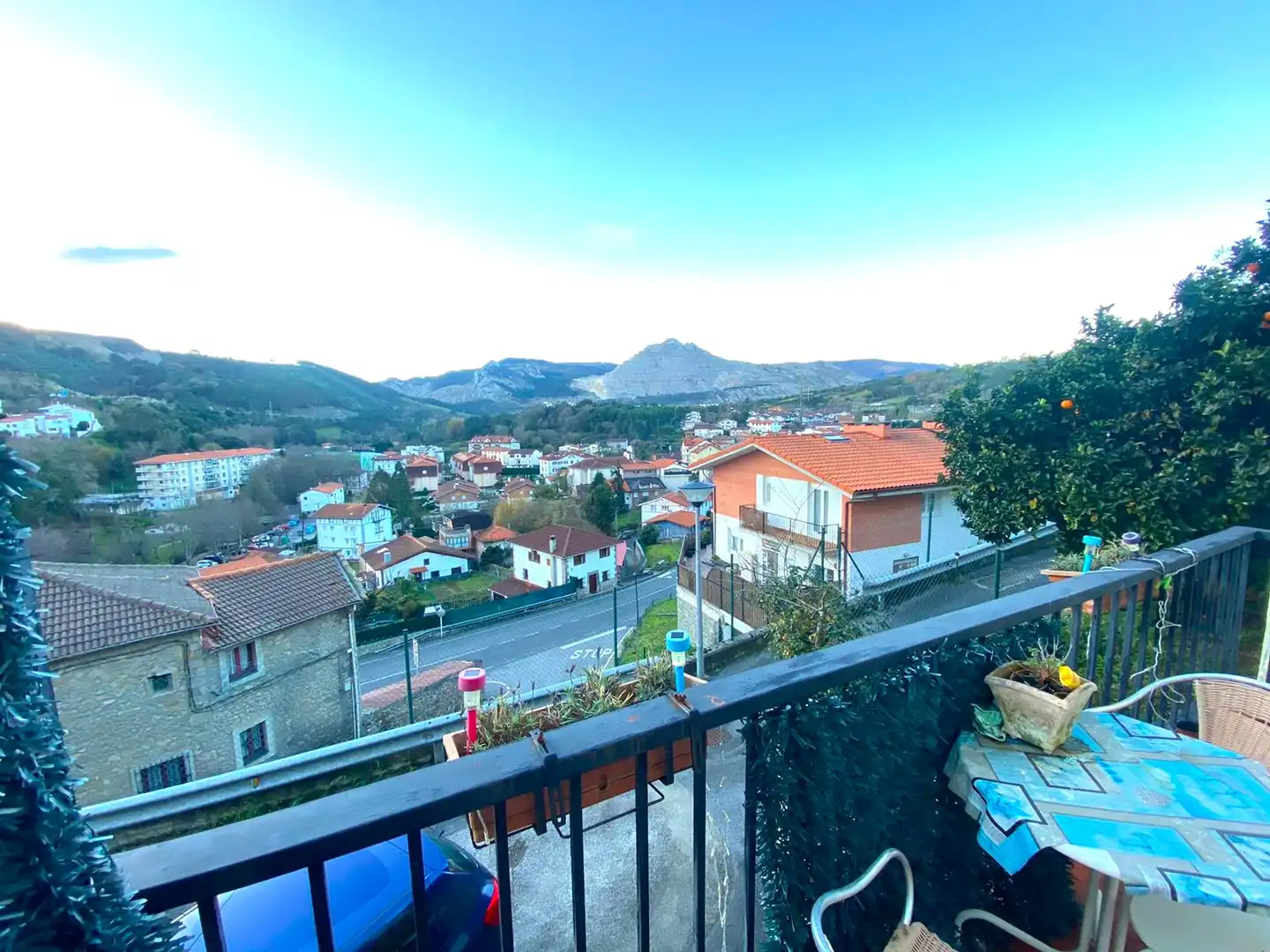 Vista exterior de Casa adosada en venta en Castro-Urdiales con Calefacción, Jardín privado y Parquet